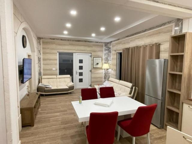 Villa Luce Mit Pool マカルスカ エクステリア 写真